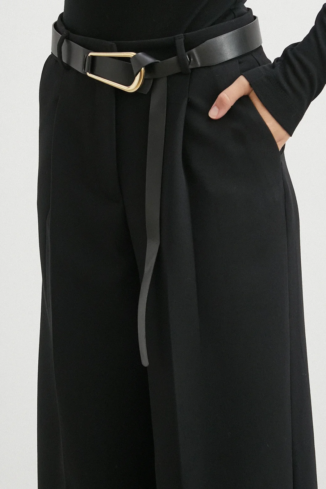 Deri Kemerli Geniş Paça Pantolon Siyah