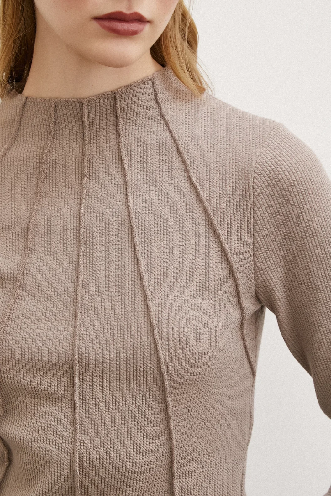 قميص مخاصم بأمام متقاطع