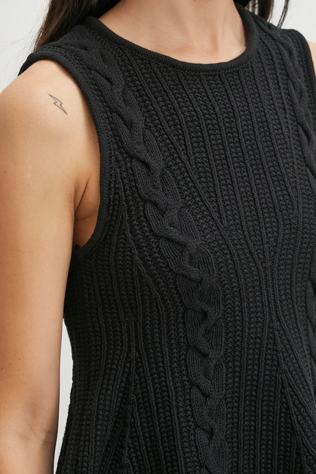 Burgu Örgü Kolsuz Triko Siyah