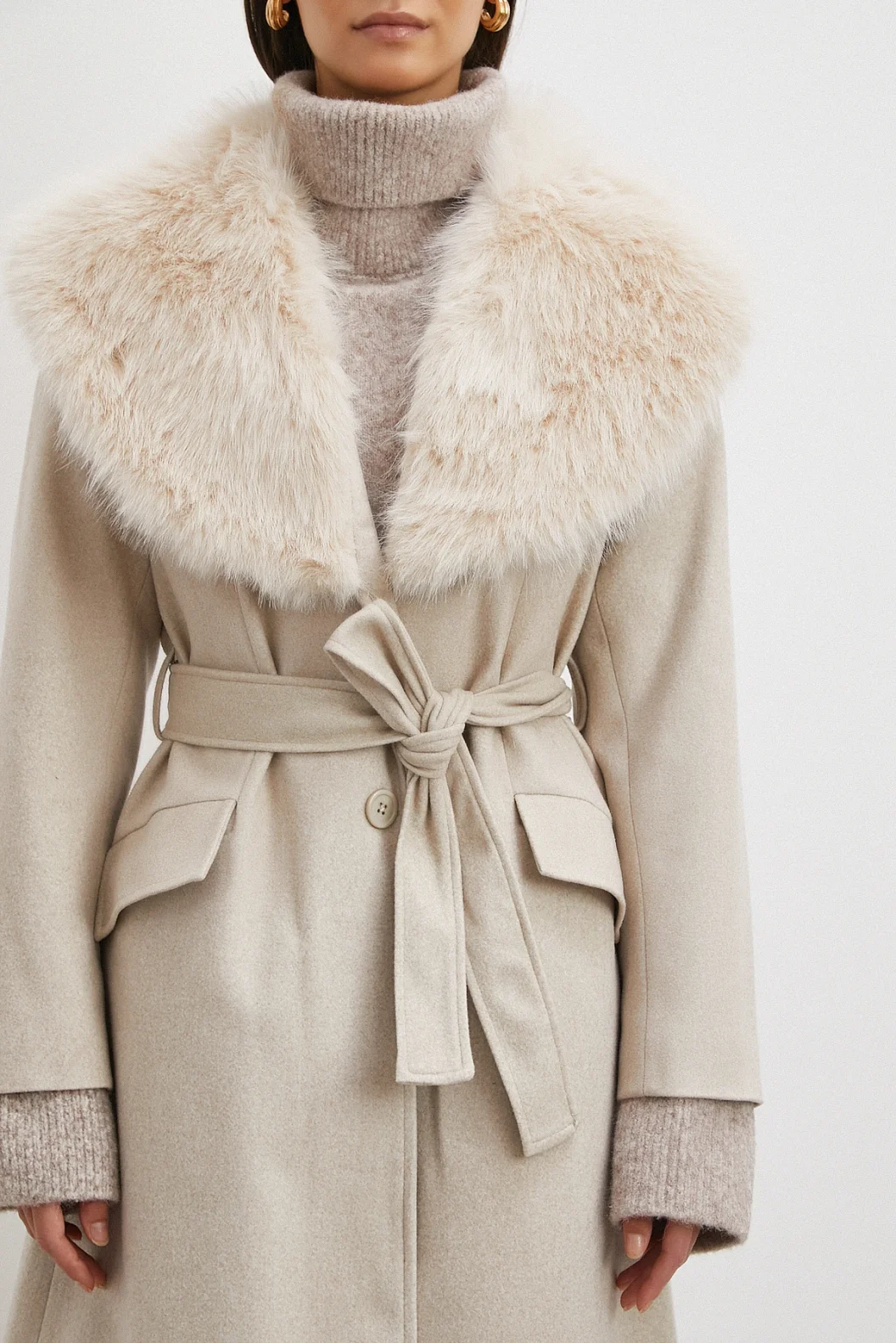 Kürk Yaka Kuşaklı Kaşe Kaban Bej