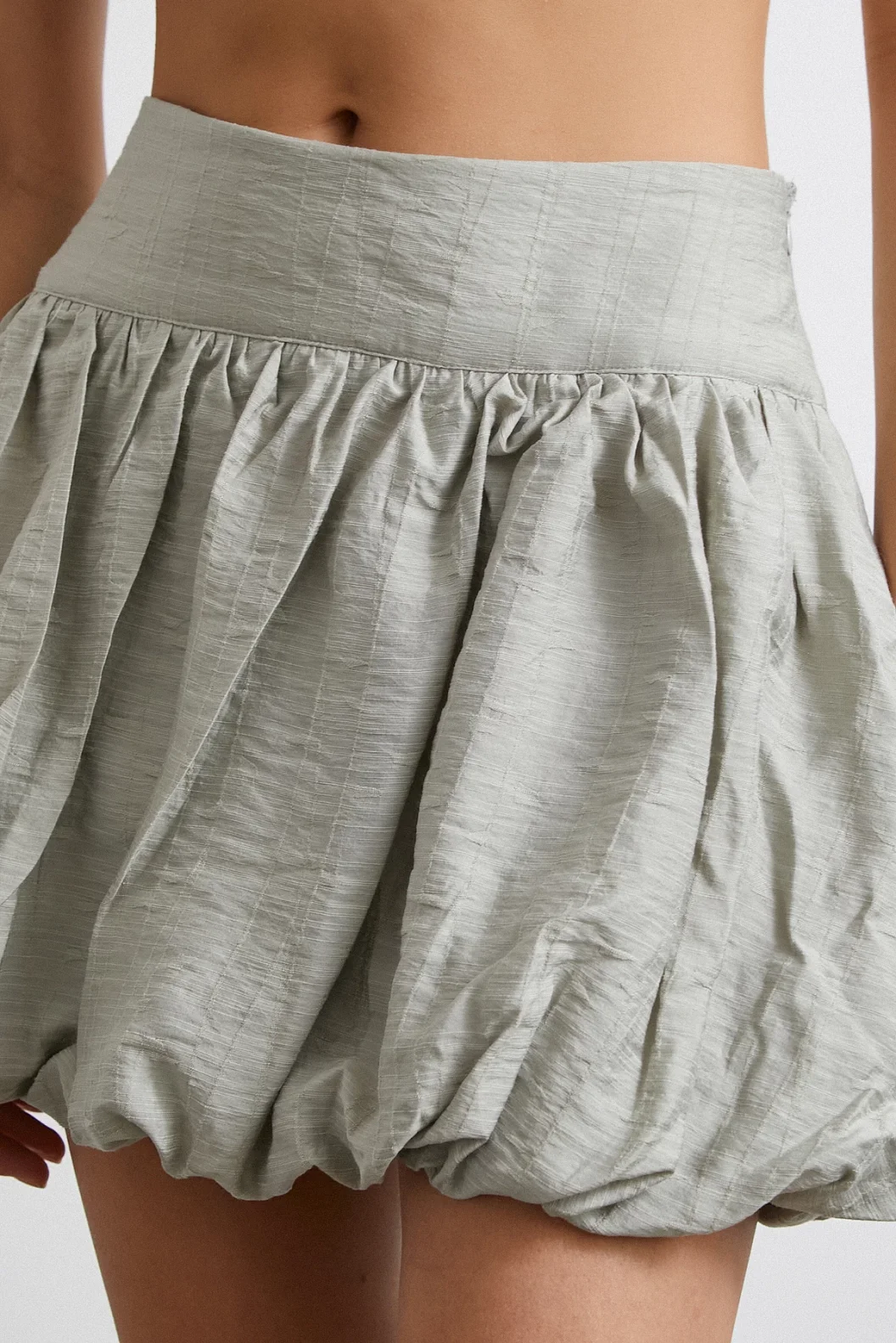 Gefütterter Ballonrock mit Steinen