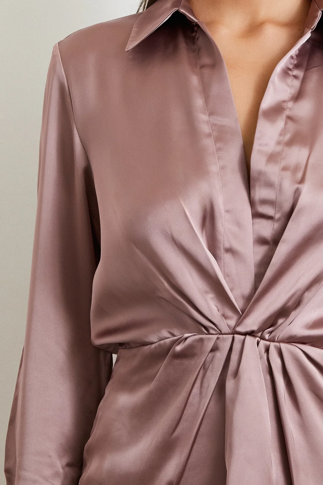 قميص فسكوز ساتان بلون أخضر