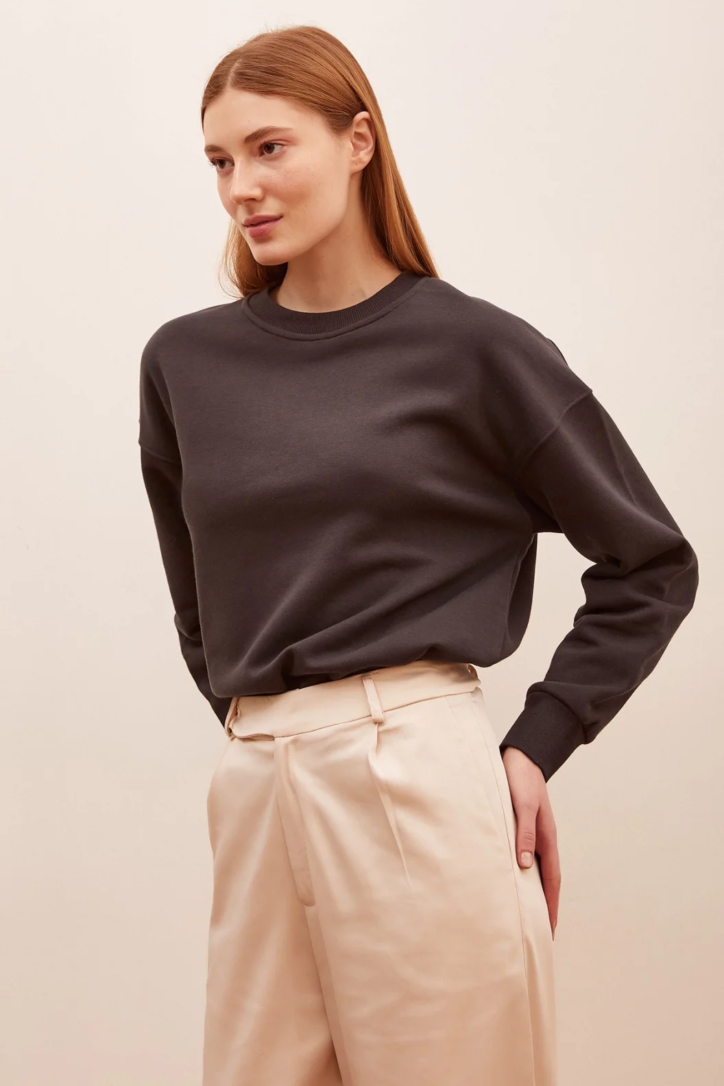 كنزة رياضية ذات ياقة الدراجة المضادة للكهرباء