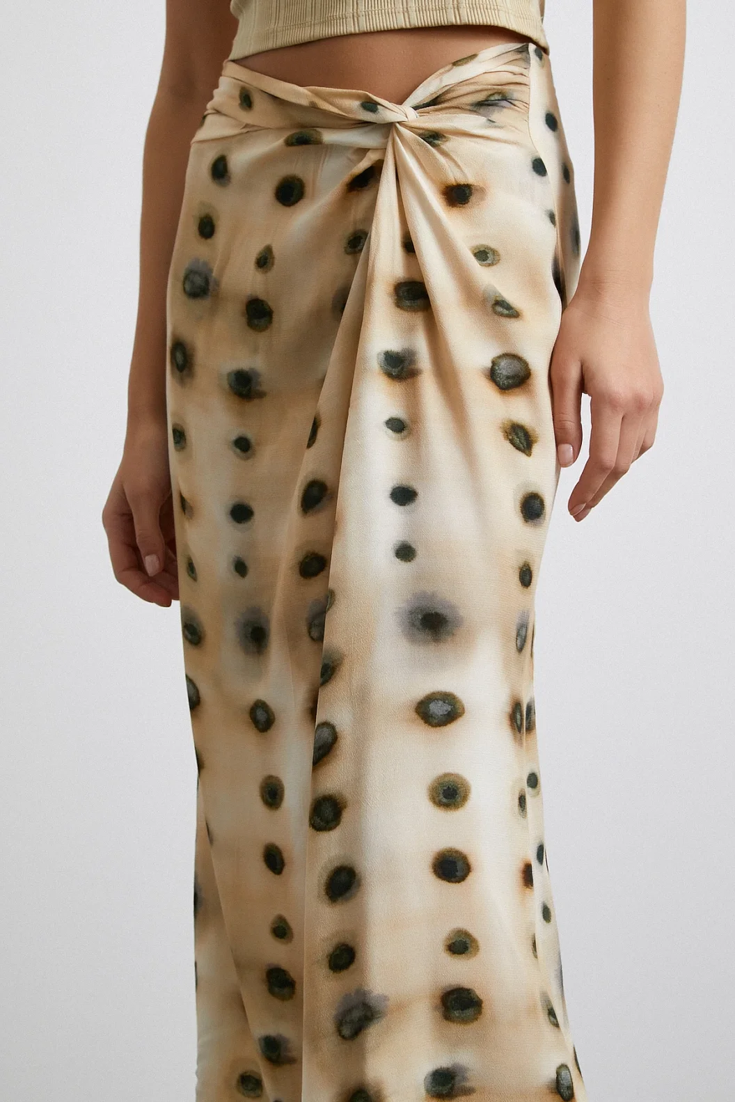 تفصيل تنورة مفصلة عقدة