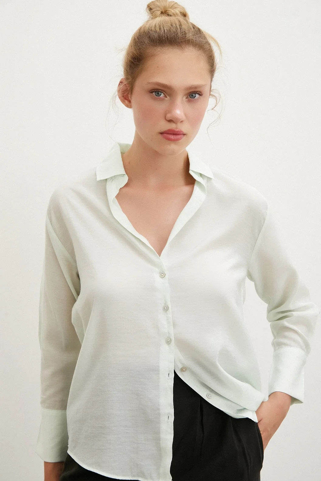 V-Neck Ribbed Shirt Mint