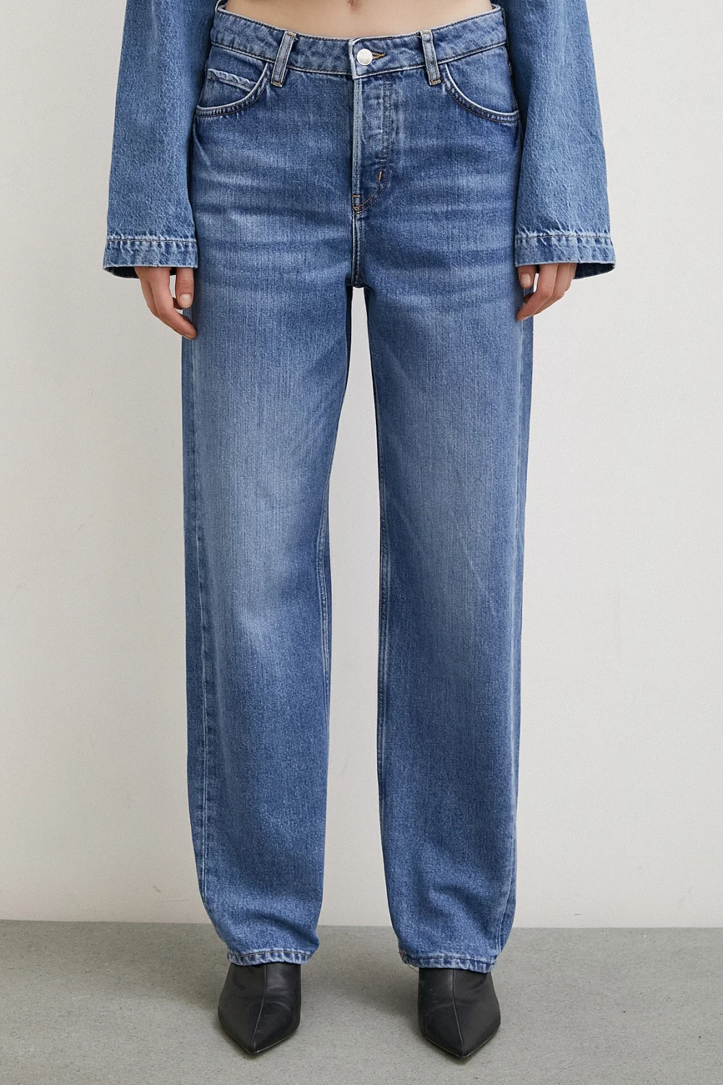 High Waist Button Closed Mom Jeans Blau