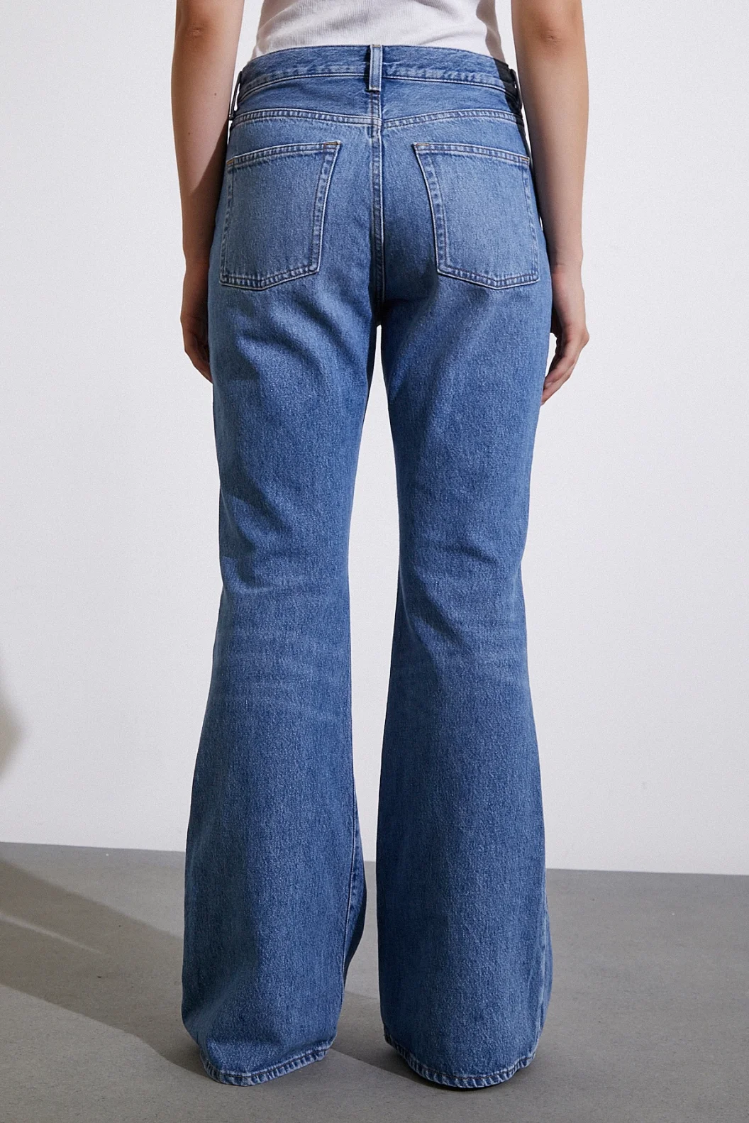 بنطلون جينز بقصة واسعة وخصر عالي أزرق