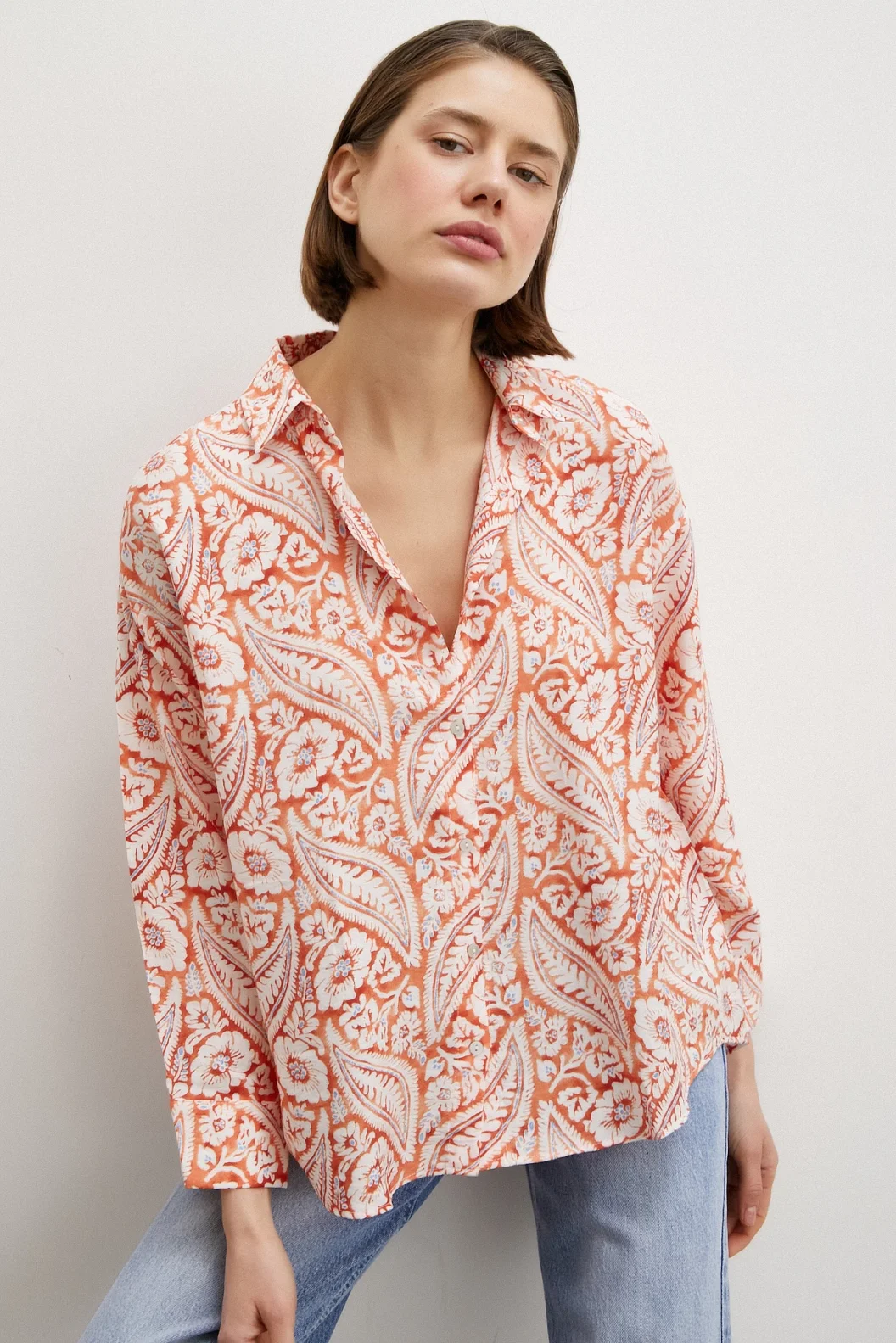 قميص بنمط الشال من الحرير المودال باللون البرتقالي