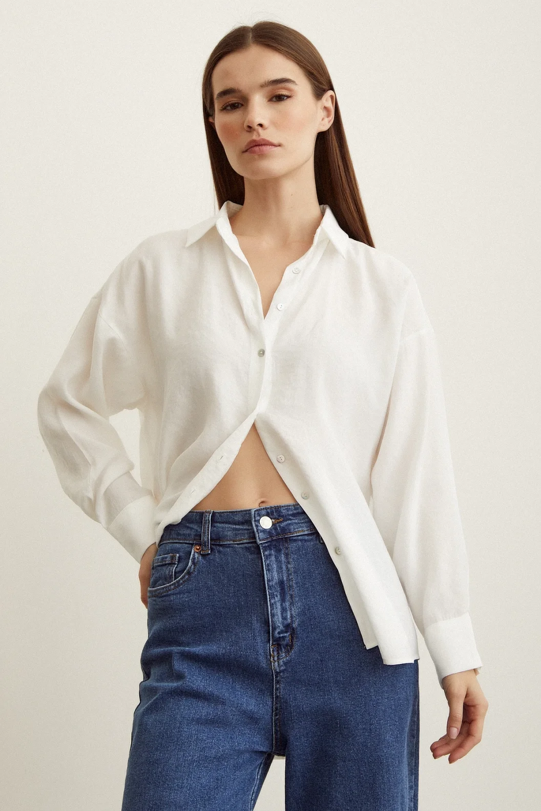 Basic Modal قميص أبيض كريمي