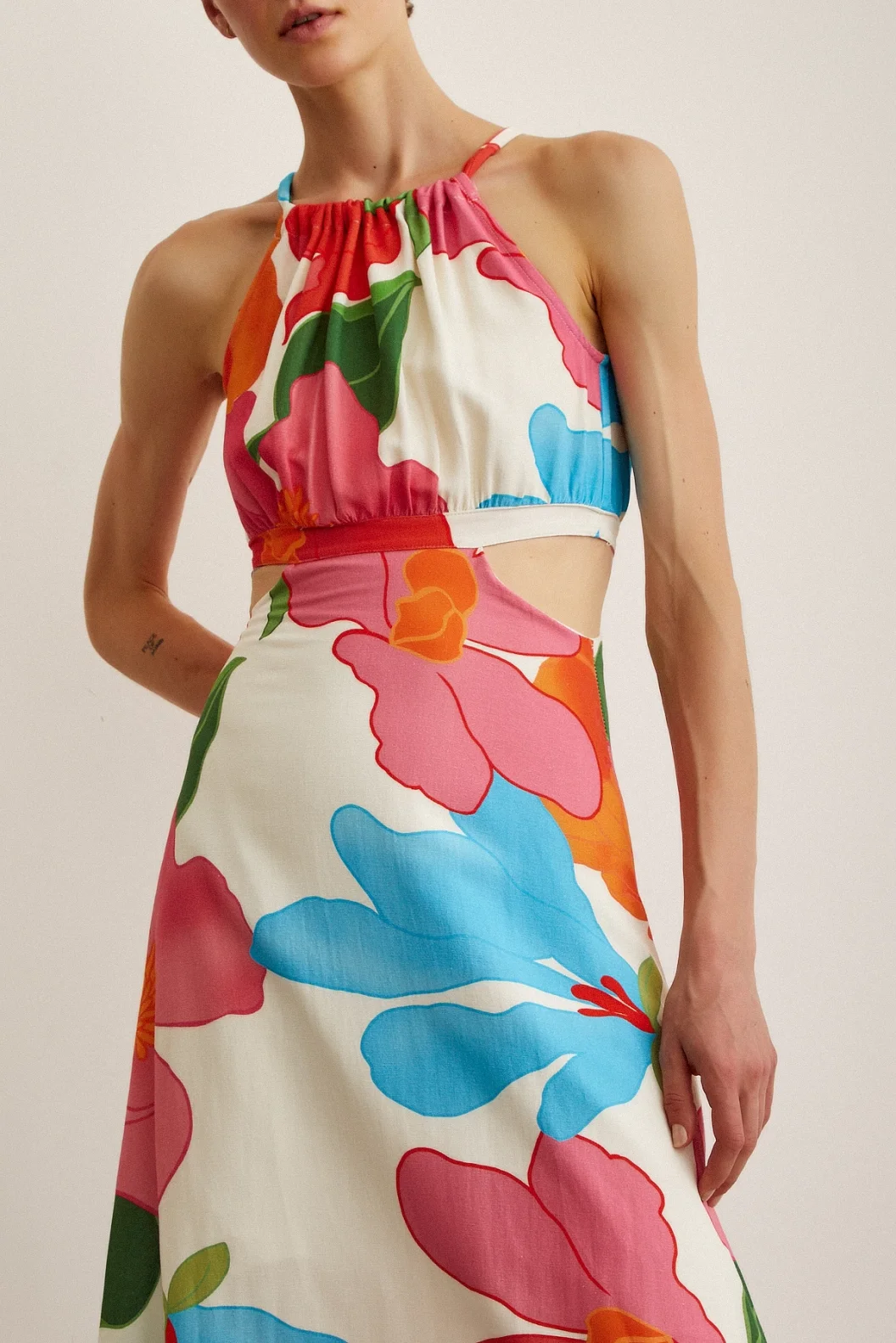 Yanları Dekolteli Askılı Desenli Elbise Mavi