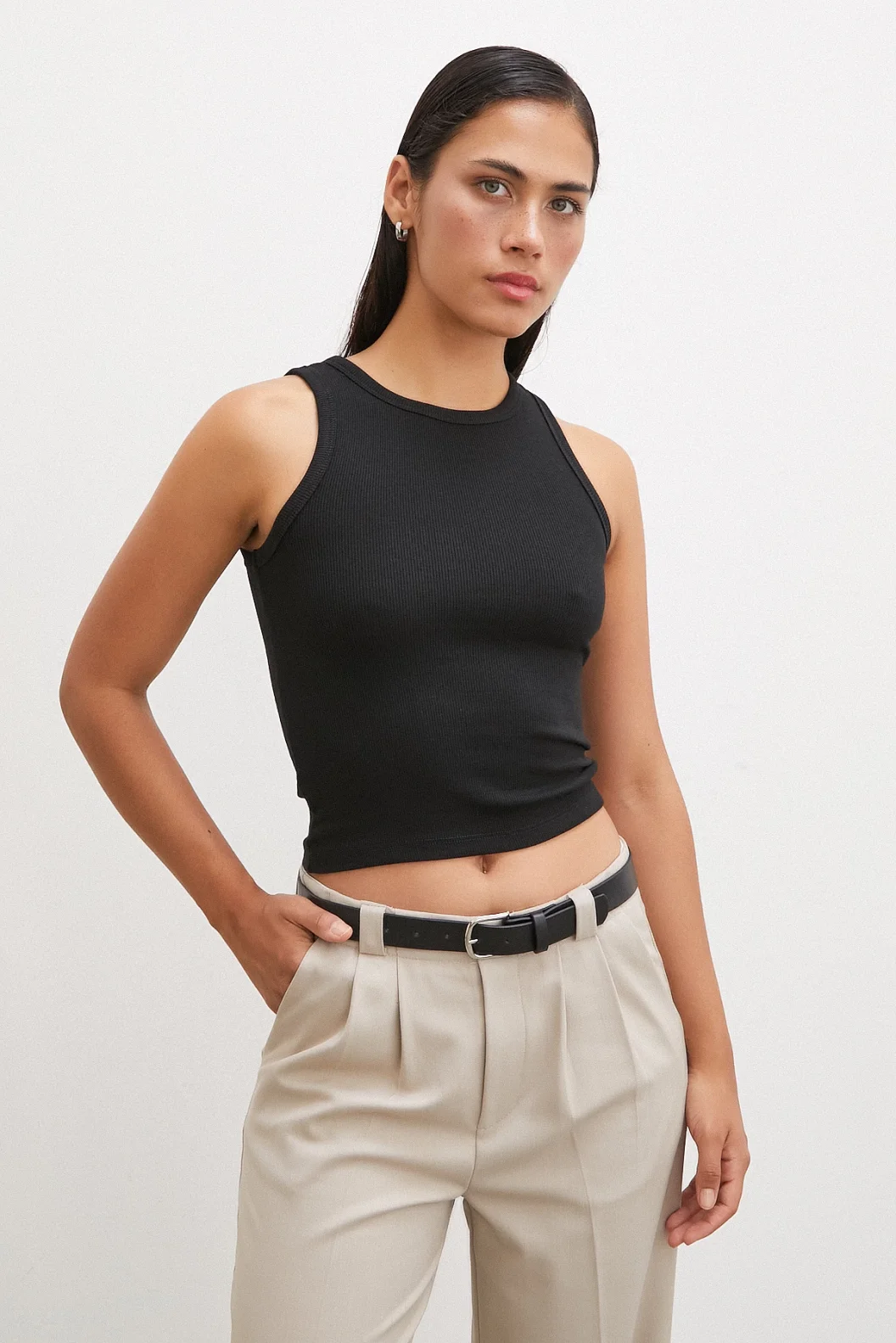 قميص الرقبة الدراجة الأعلى الأسود