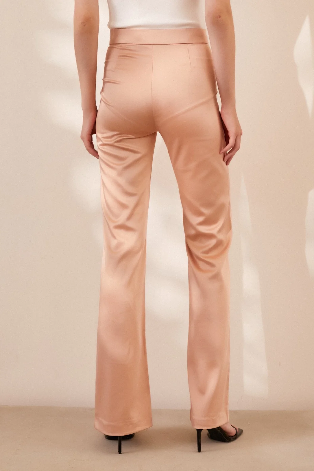 Asymmetrische High-Waist-Hose Puder