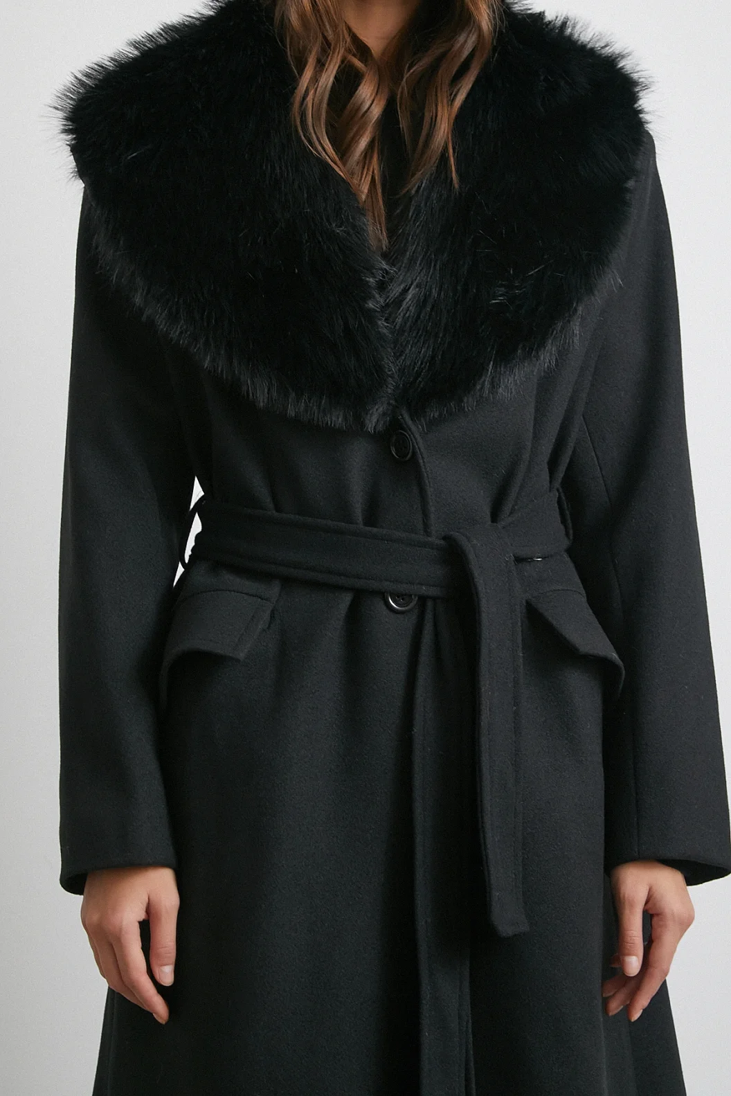 Kürk Yaka Kuşaklı Kaşe Kaban Siyah