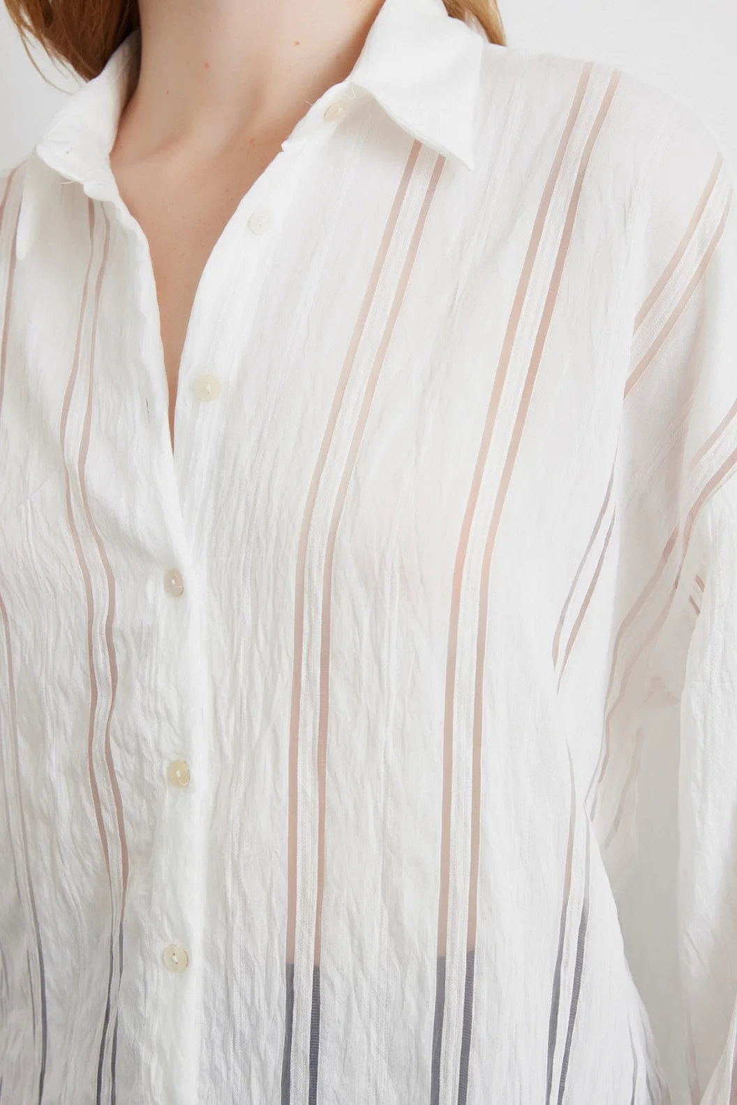 قميص مخطط من الاورجانزا باللون العاج