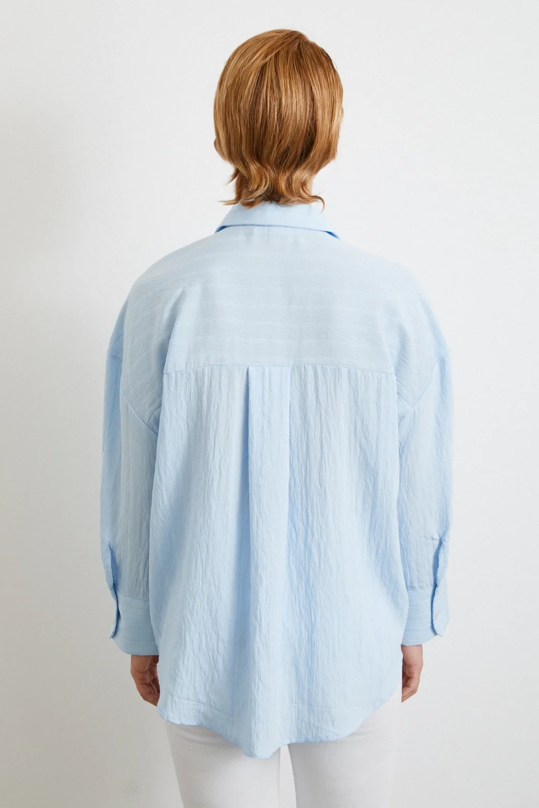 قميص كبير بخطوط بارزة ، لون أزرق