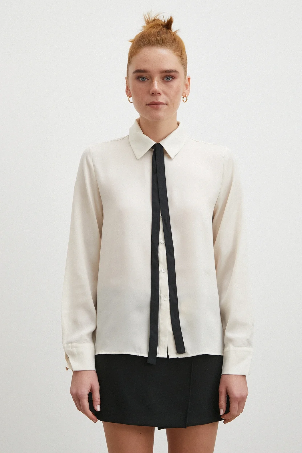 Yaka Bağlamalı Saten Gömlek Ekru