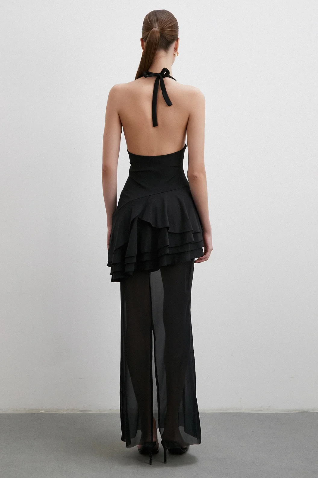 فستان تول بأشرطة على الرقبة بتنورة بالترتر - أسود