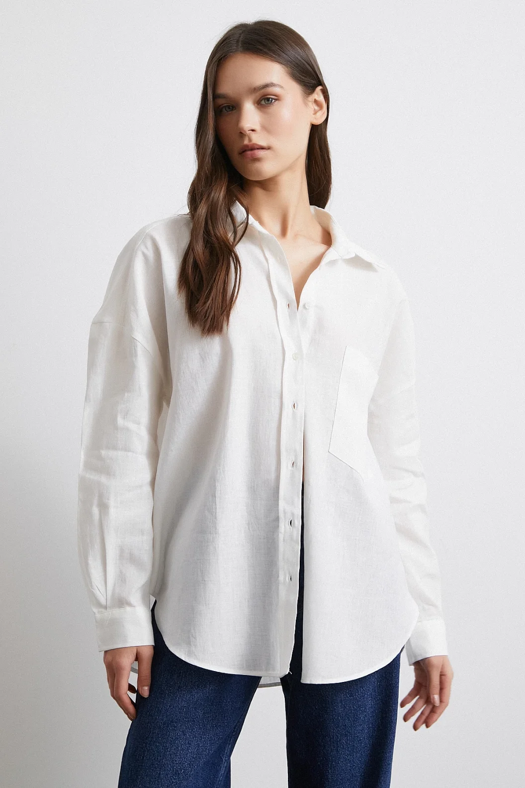 قميص كتان فضفاض بجيب كبير