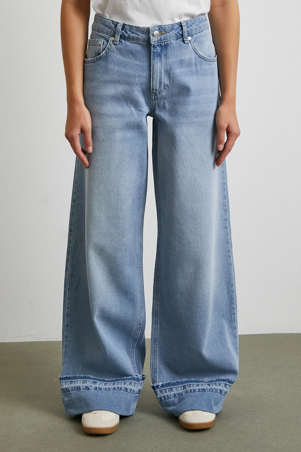 Paçası Katlamalı Geniş Paça Jean Buz Mavisi