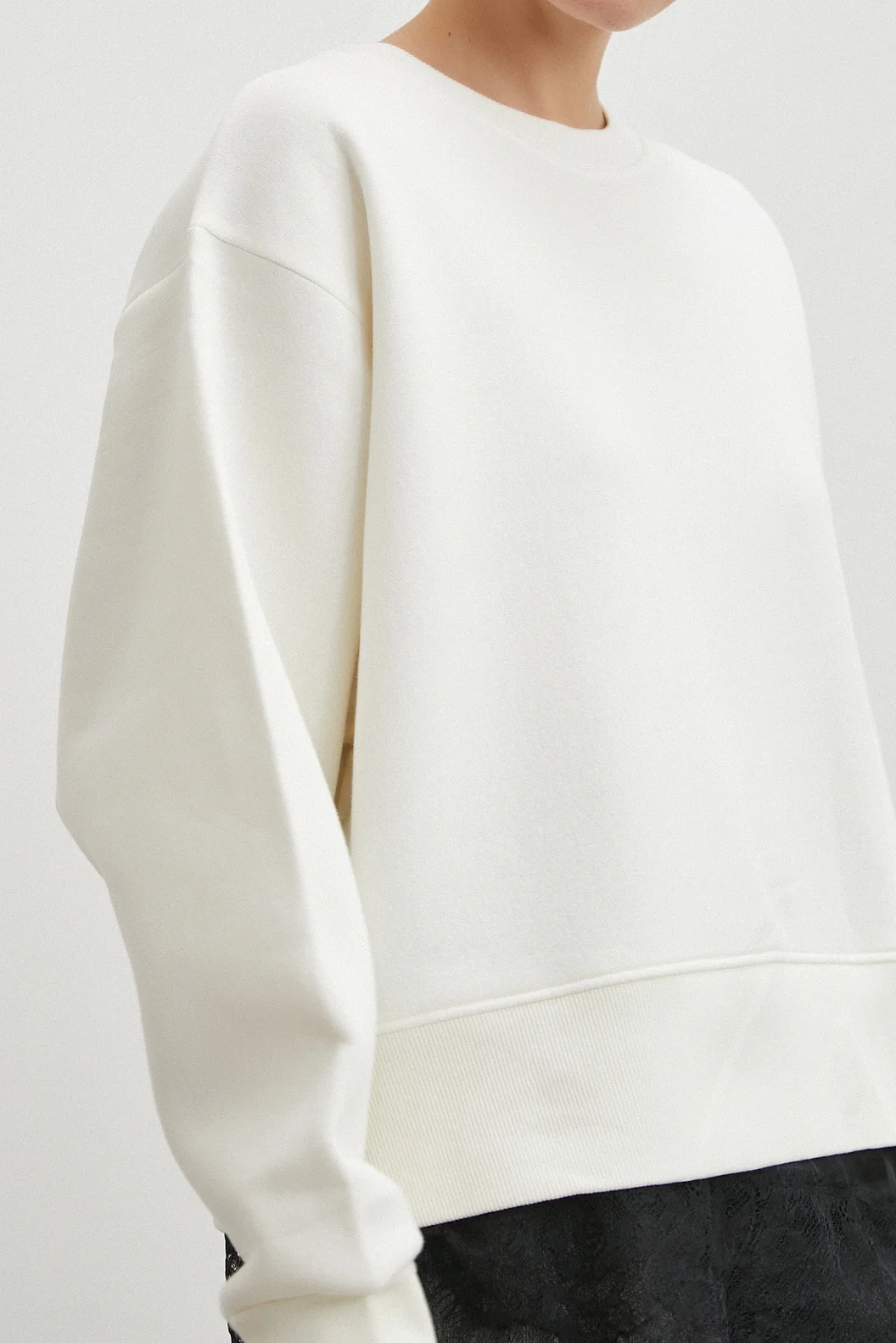 Eteği Dantelli Oversize Sweatshirt Beyaz