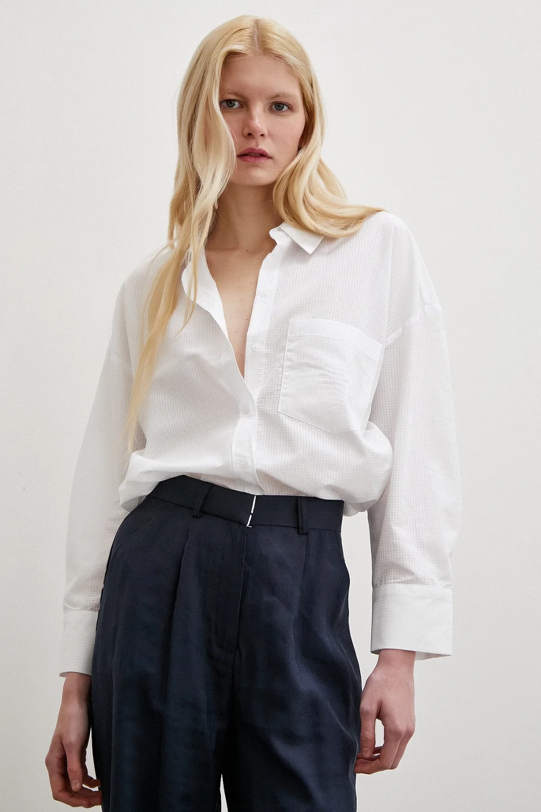 قميص قطني كلاسيكي أبيض