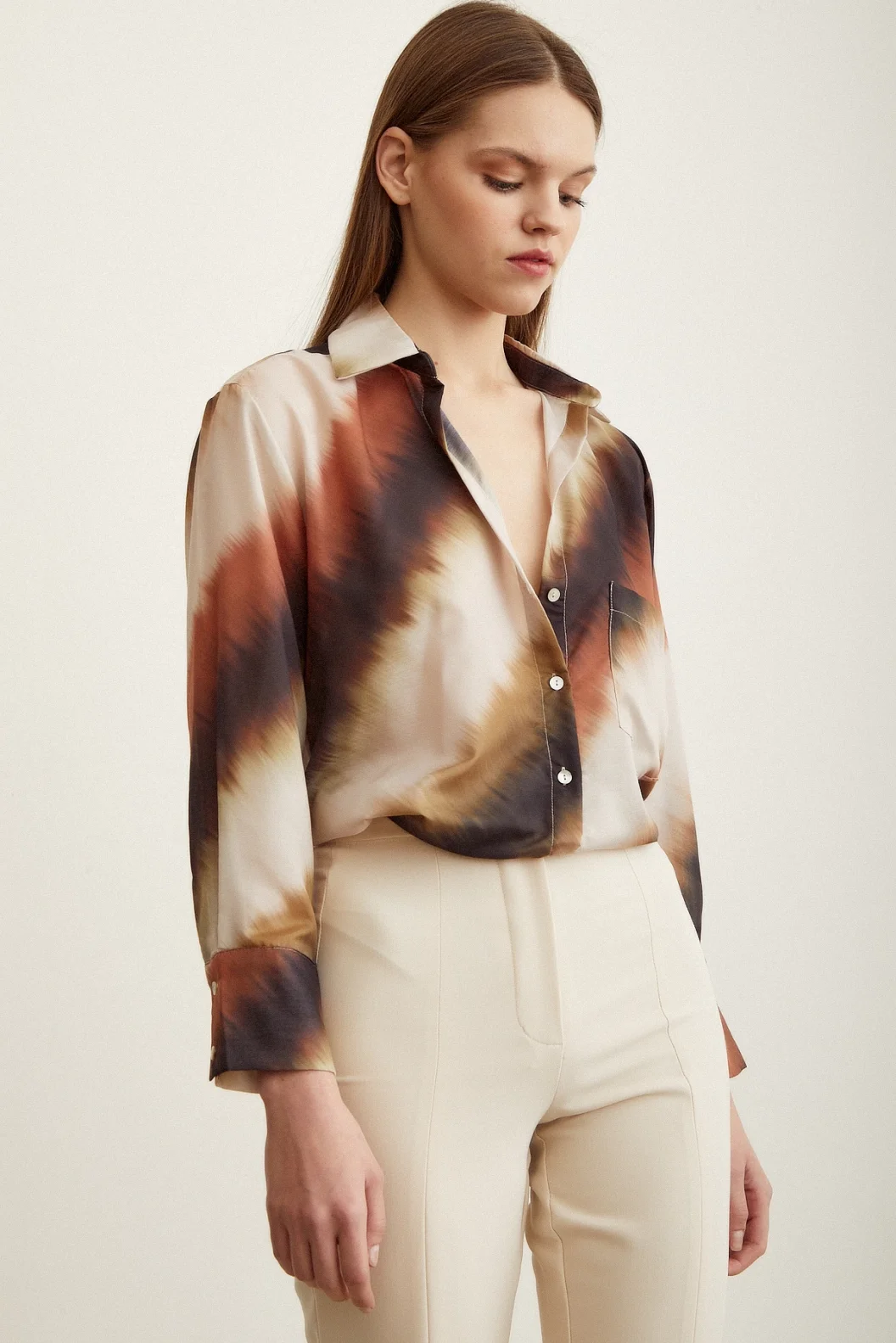 قميص مطبوع بجيوب باتيك