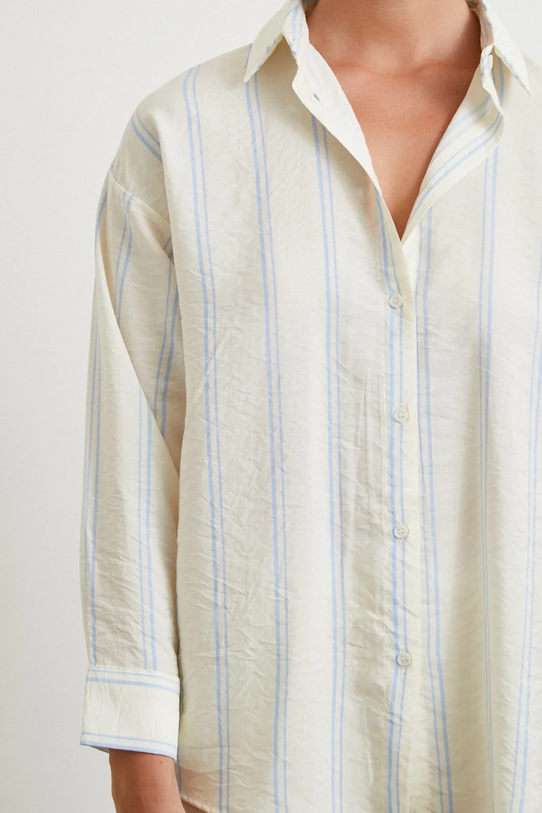 قميص بأزرار مودال مخطط باللون الأزرق