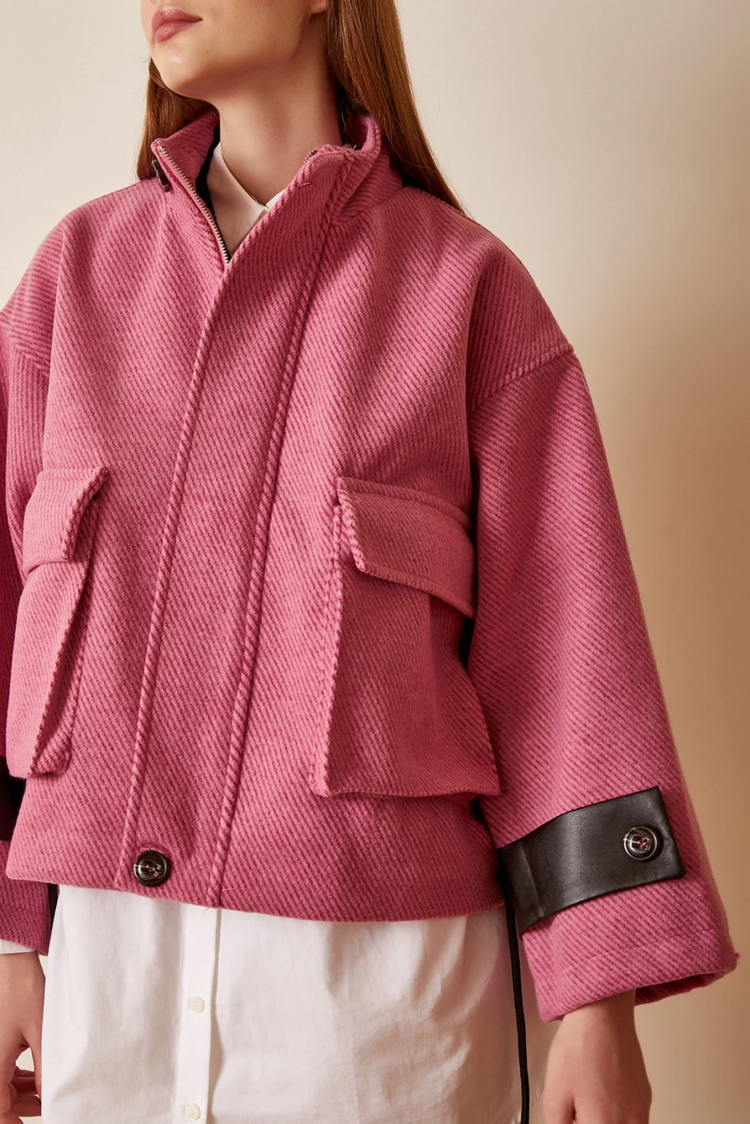 Handy Crop Jacke mit detaillierten Schnüren in Rosa
