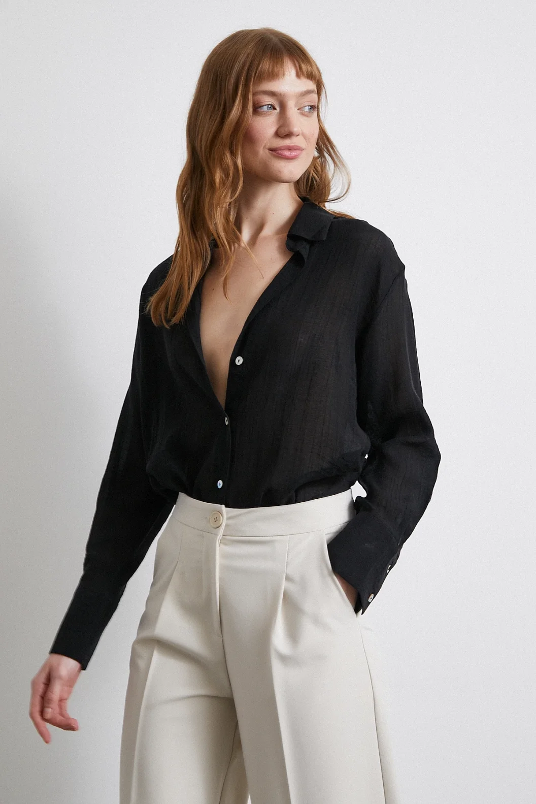 Erhaben gestreifte Satinbluse Schwarz