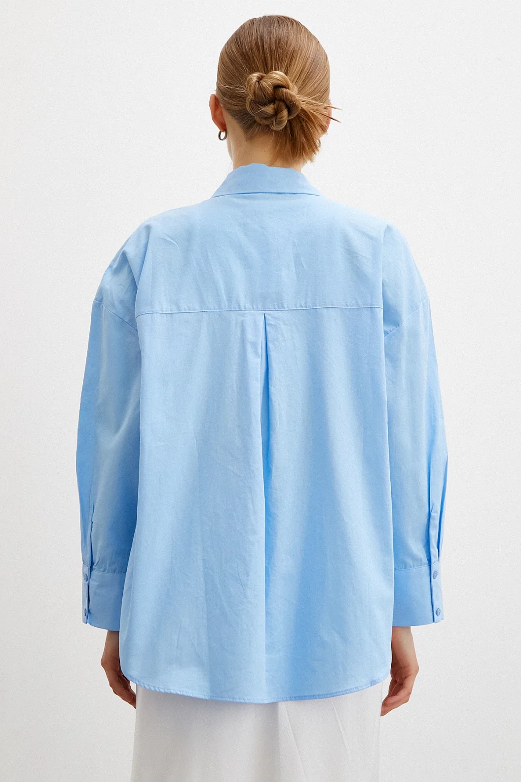 قميص بوبلين بقصة عادية اللون الأزرق الفاتح