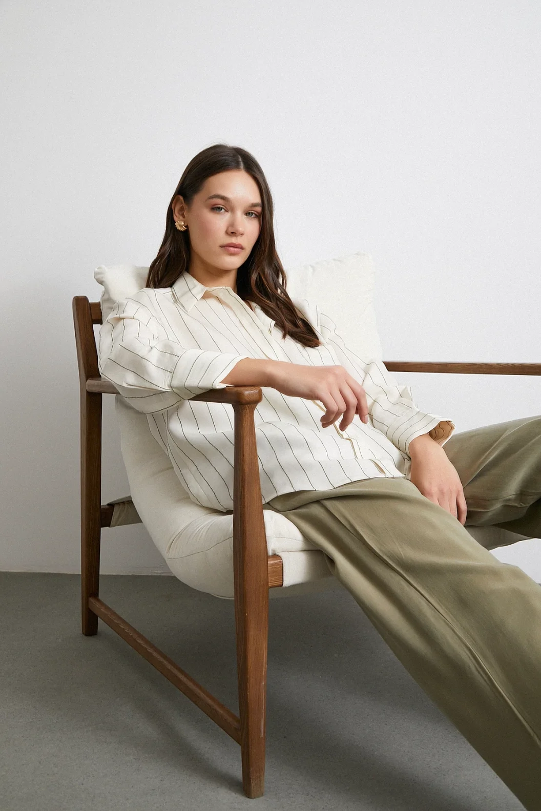 قميص مودال مخطط بخطوط متناقضة أخضر زيتون