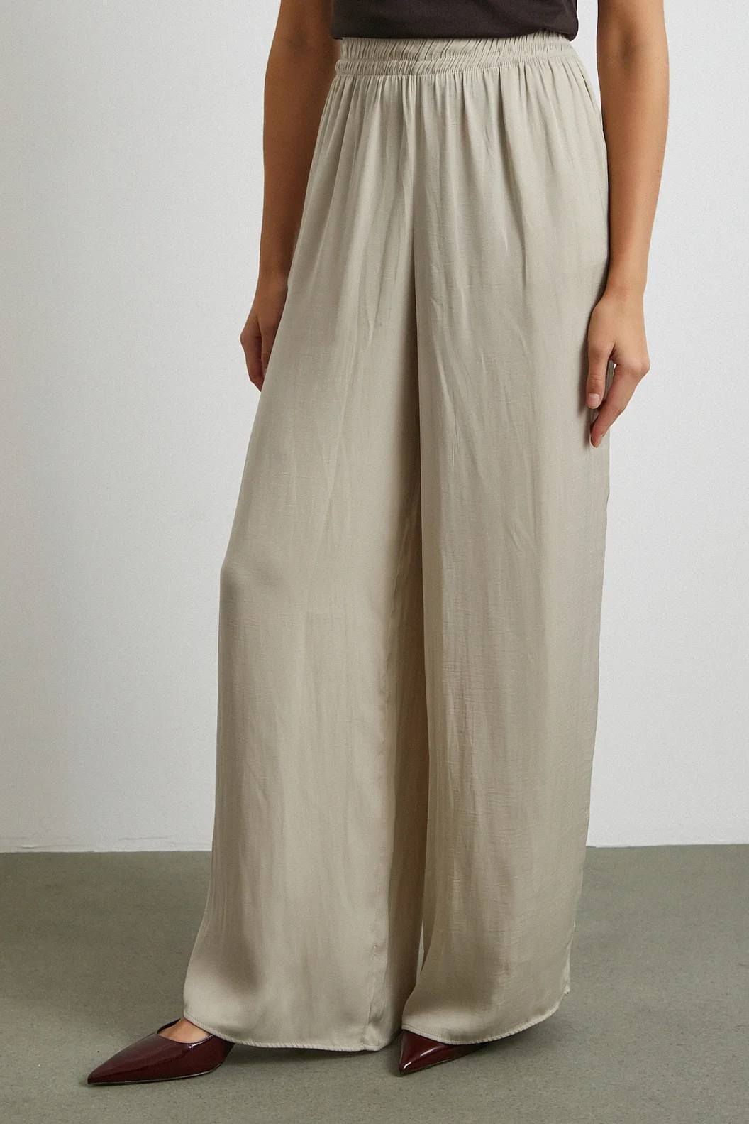 Beli Lastikli Dökümlü Geniş Paça Pantolon Taş