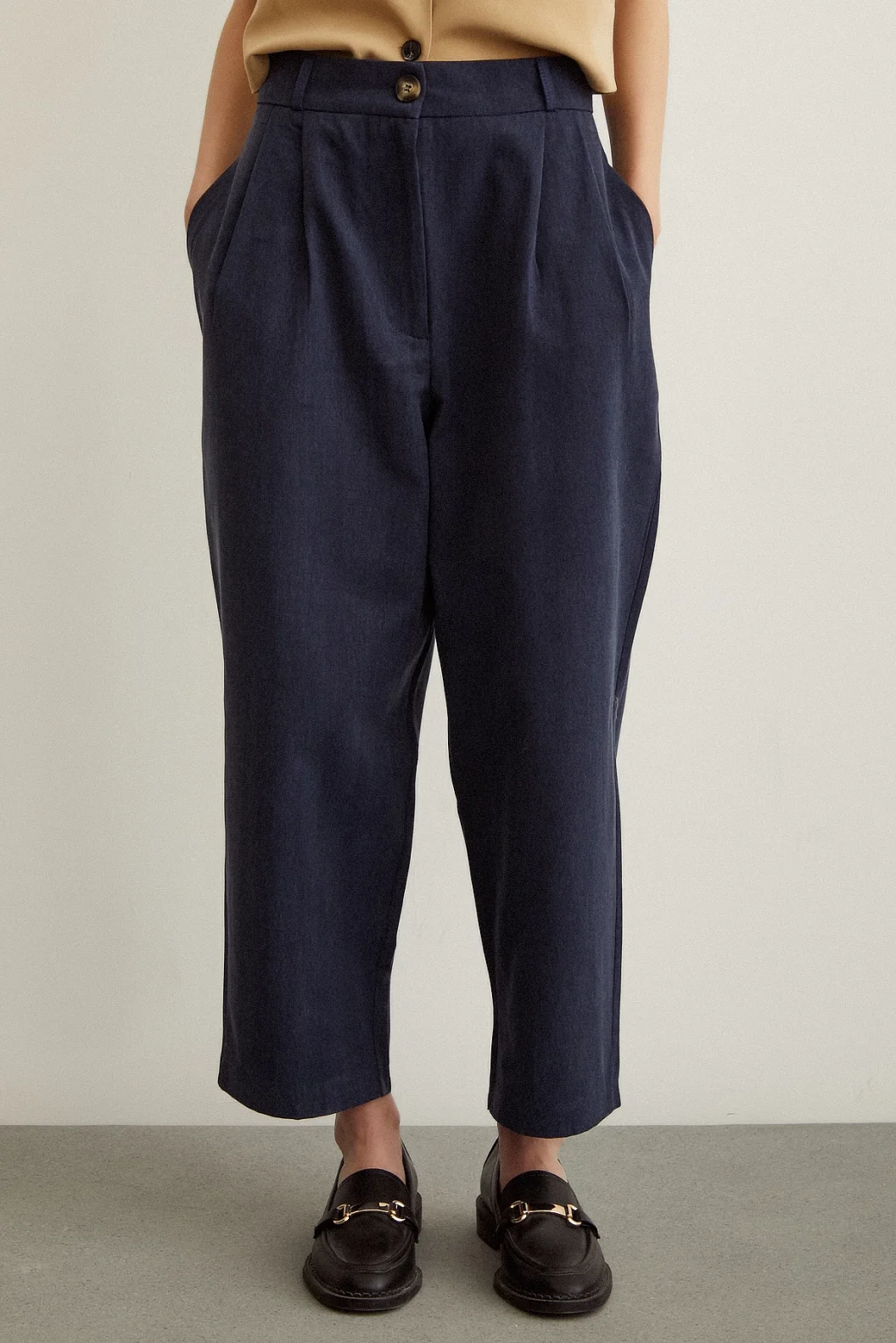 السروال الأزرق الداكن ذو الأمام المزدوج المنزلق