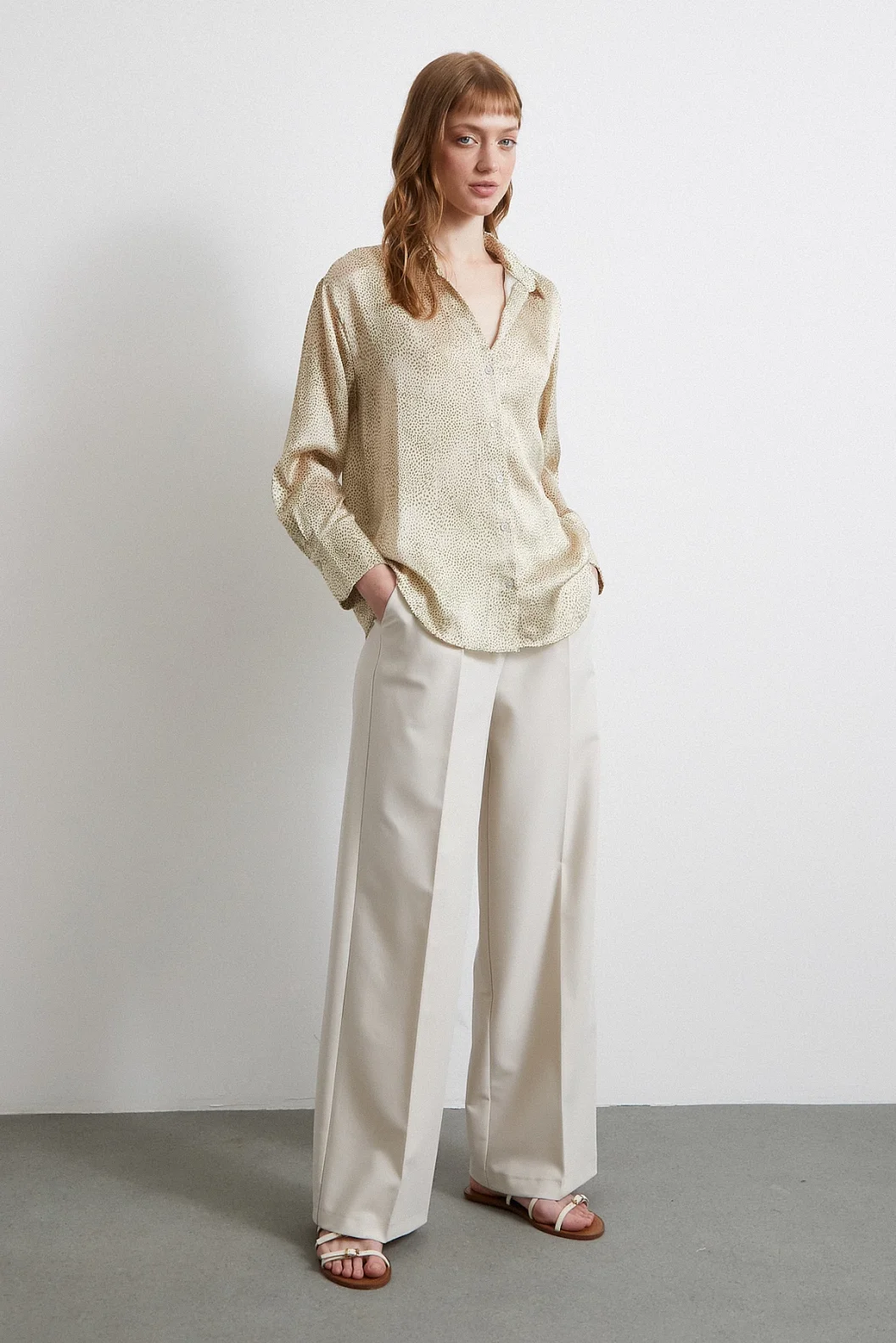 V-Ausschnitt gemusterte Satinbluse Grün