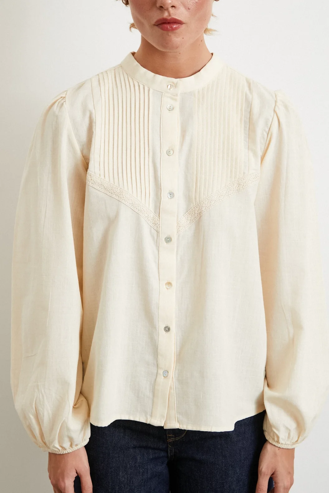 Fein Spitzen-Detailbluse in Creme