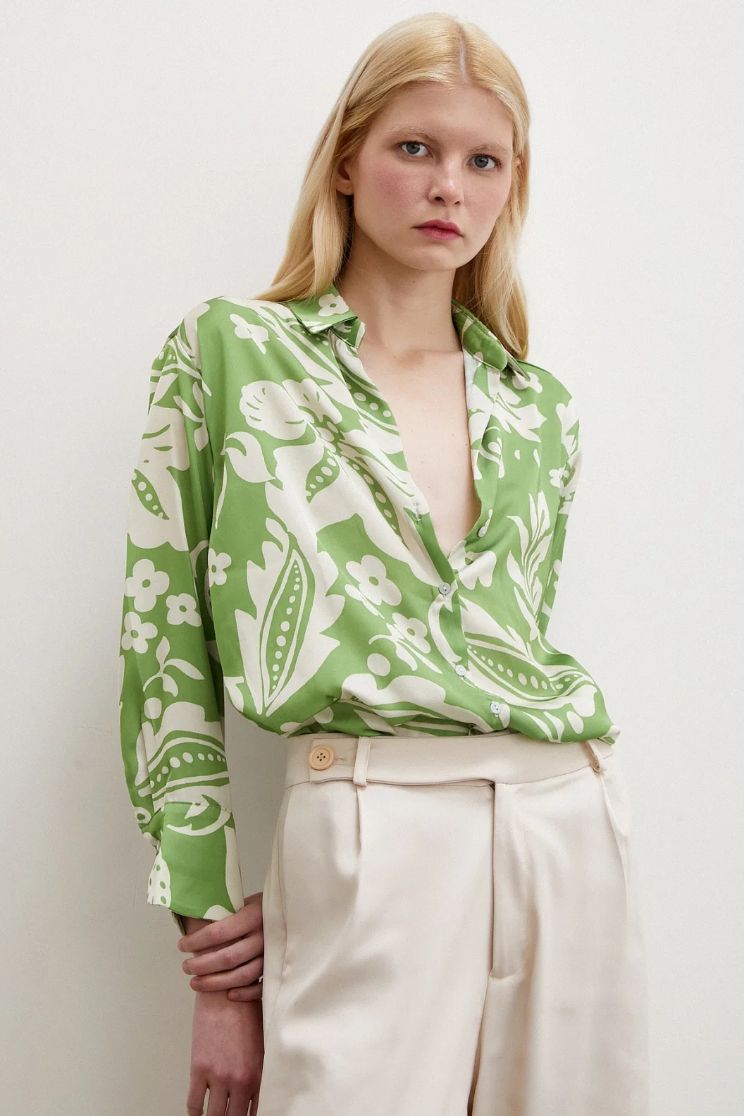 Çiçek Desenli Saten Gömlek Yeşil