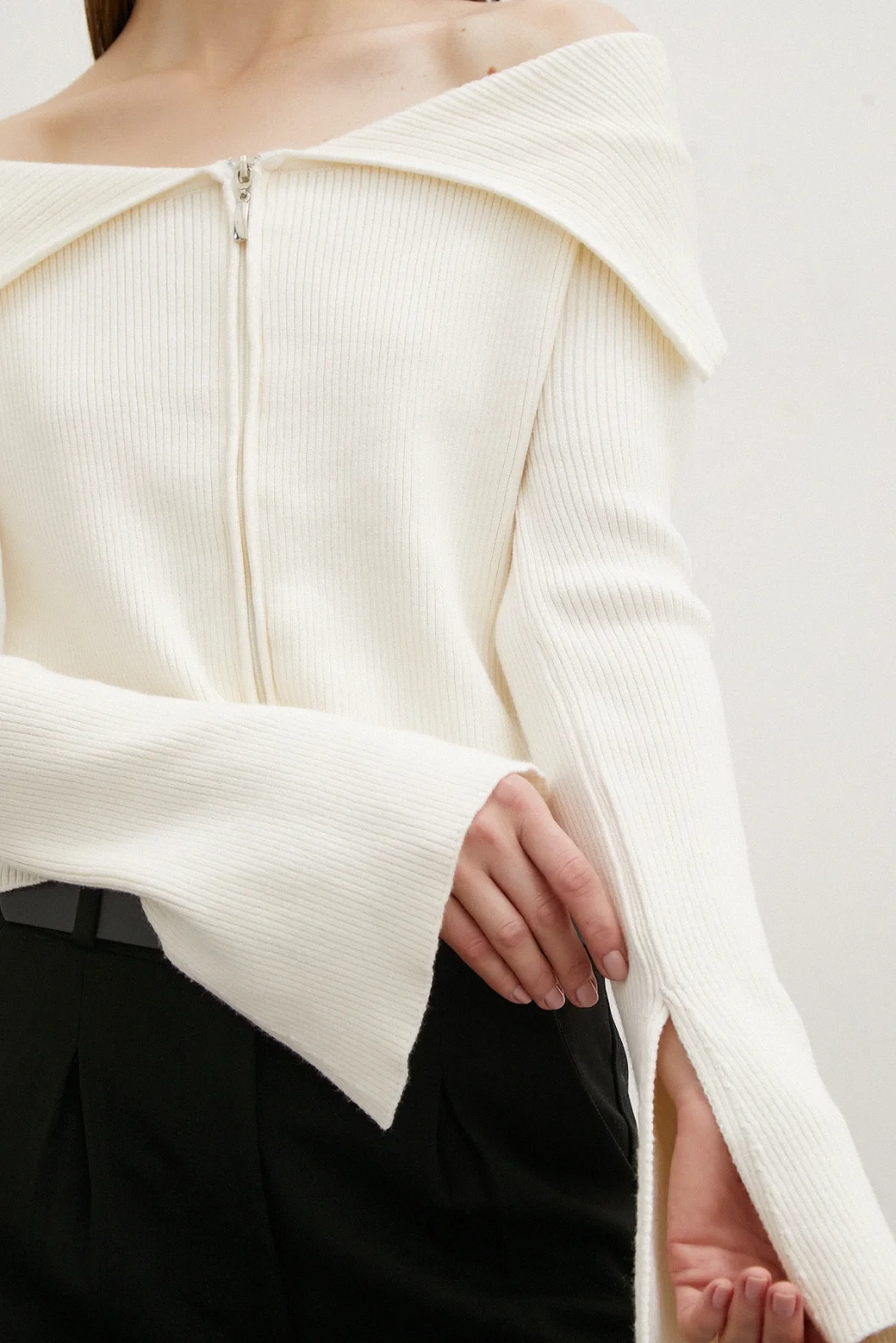 قميص ياقة مندل بسحاب مع كارديجان اللون العاج