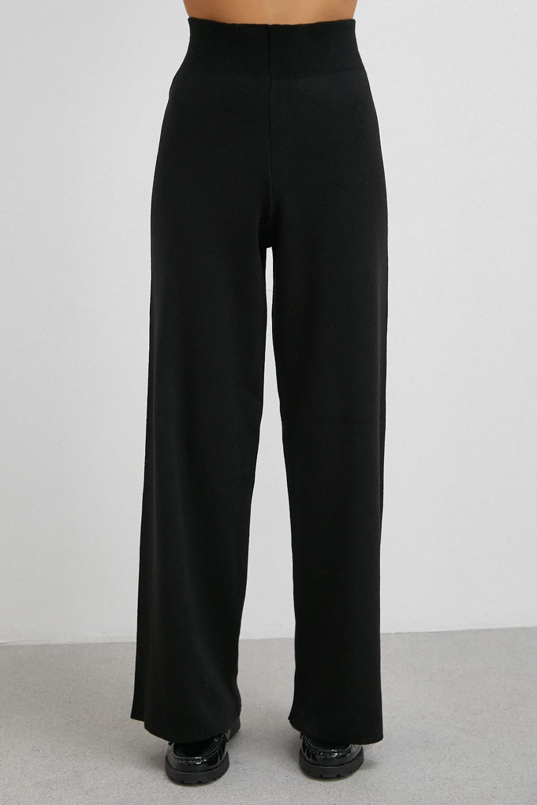 Eteği Çapraz Pantolonlu Bisiklet Yaka Takım Siyah