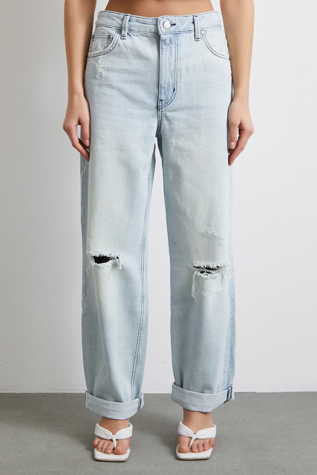 High Waist Frayed Hem Ripped Detail Jeans Ice Blue