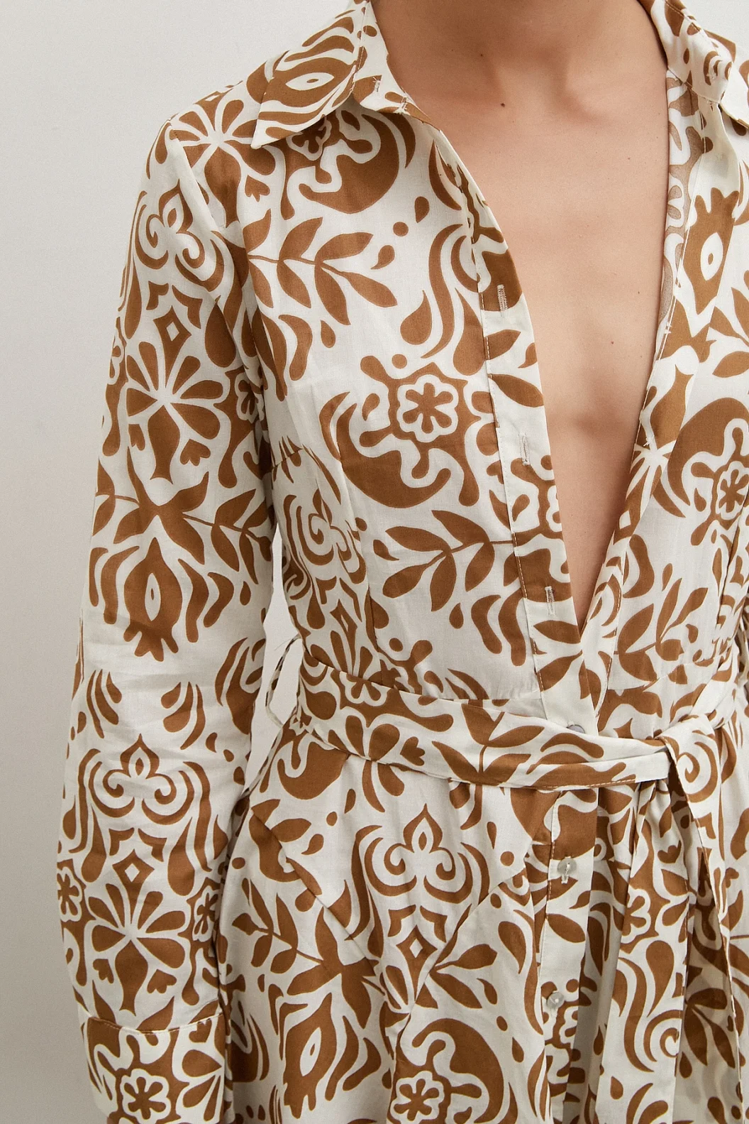 فستان قهوة بنقوش جوديل