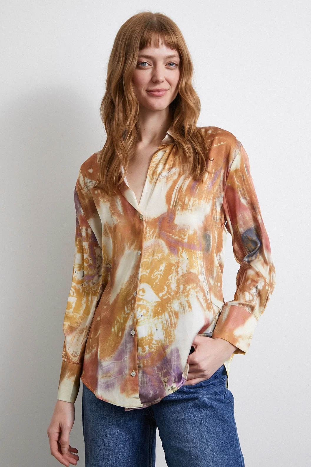 قميص حرير مطبوع باللون البنفسجي