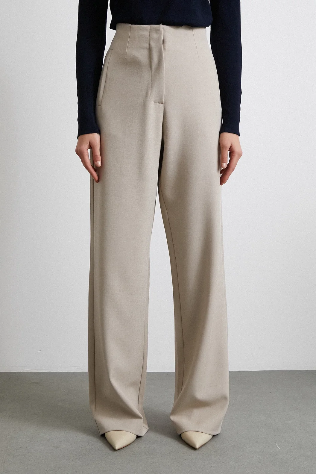 بنطال بخصر عالي وأرجل واسعة بلون الفيزون