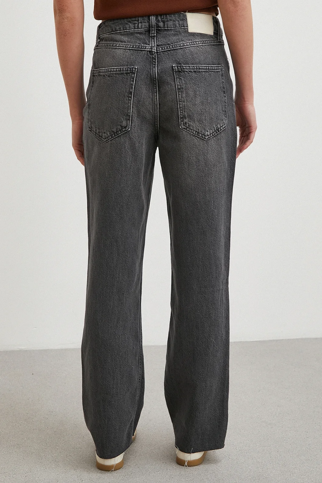 Çapraz Fermuarlı Kesik Paça Düğmeli Jean Siyah