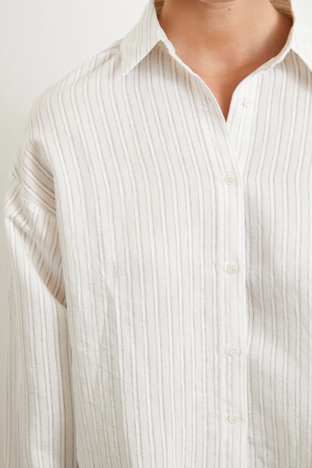 Simetrik Çizgili Gömlek Taş