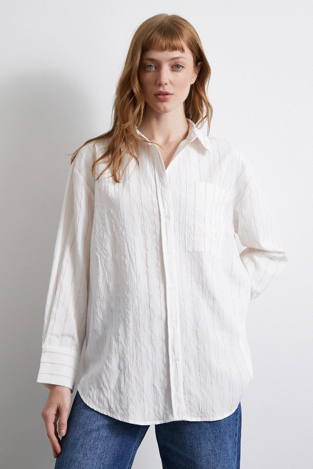 قميص بجيب مخطط وردي