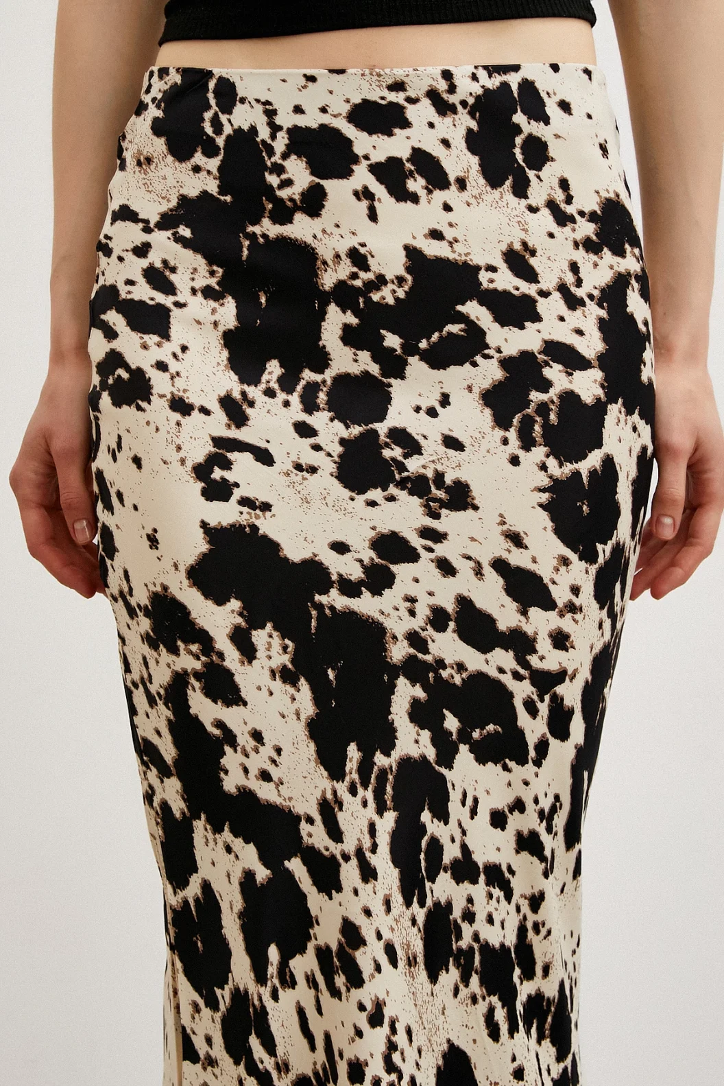 Maxi Rock in Beige mit Schrägschnitt