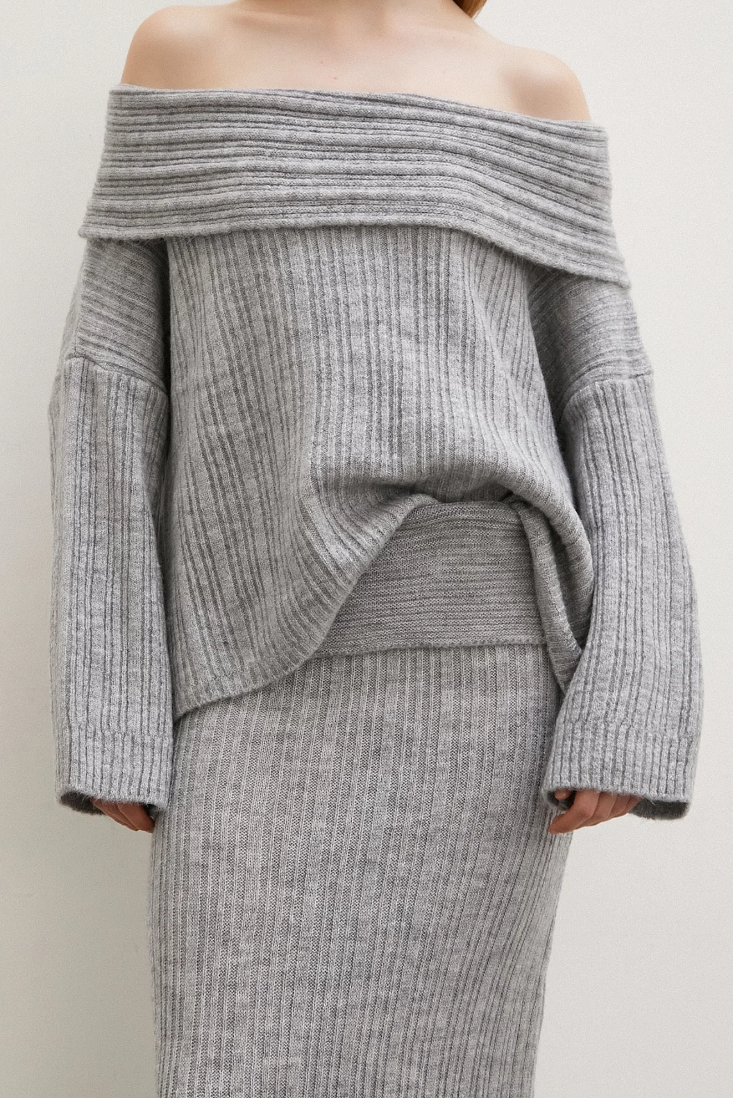 Skirted Madonna Collar Set Gray