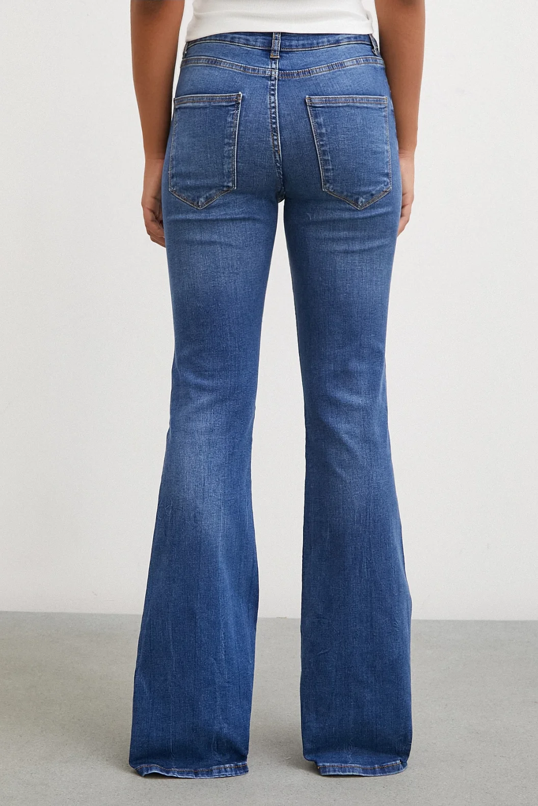 Hoch geschnittene, spanische Jeans in Blau