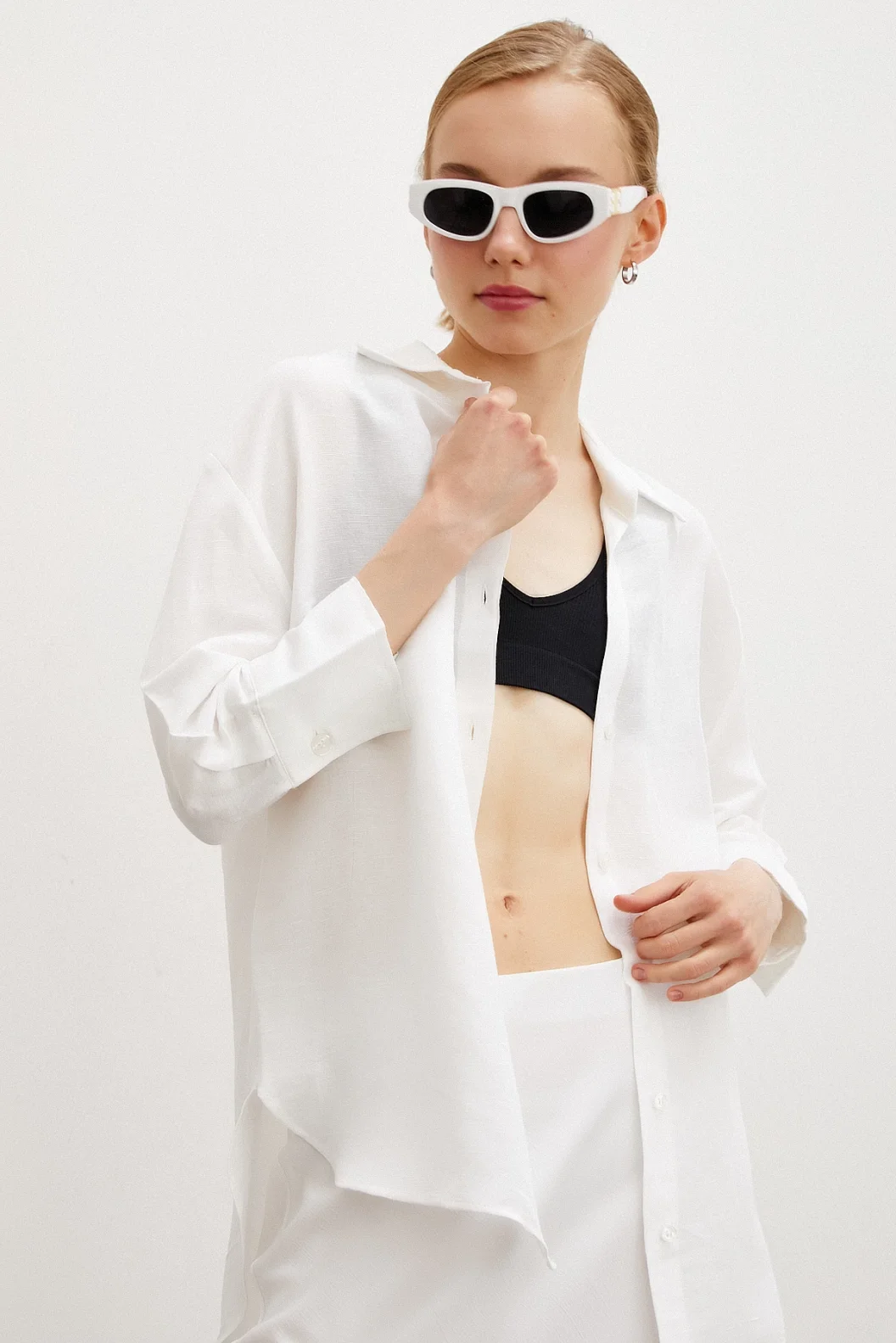 الكتان الأبيض قميص الكم الفقير