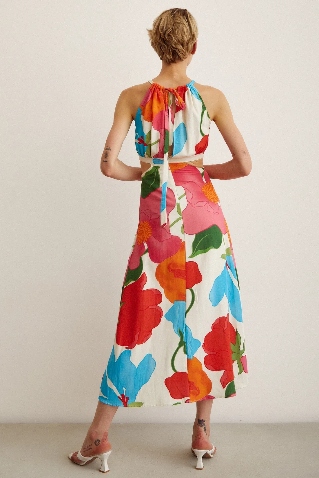 Yanları Dekolteli Askılı Desenli Elbise Mavi